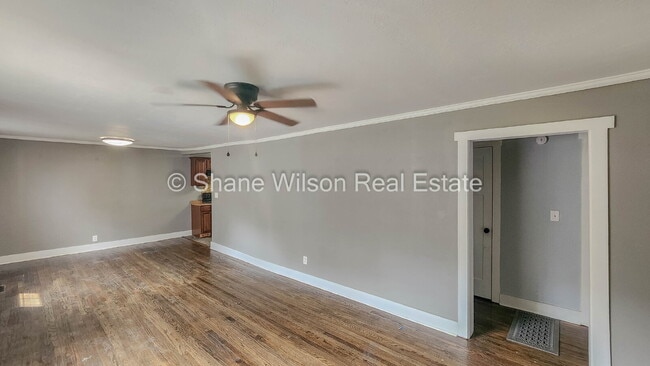 Building Photo - 3 BR / 1 BA Stone's Throw Away From TN
