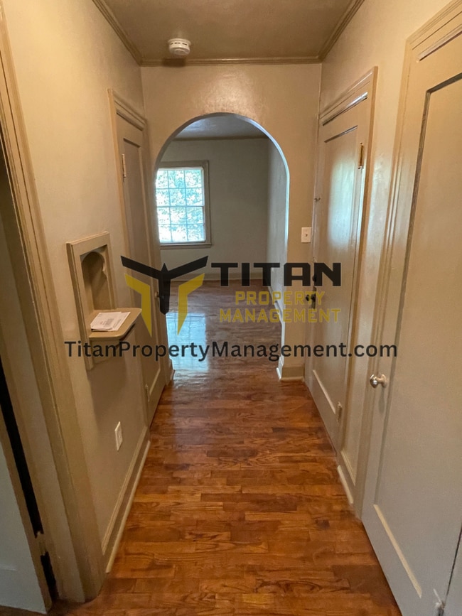 Foto del edificio - Charming Downtown Apartment