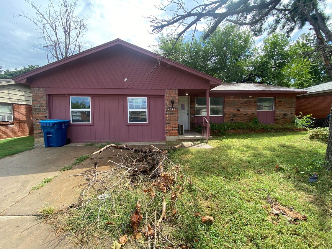 5 Bedroom House Available in Midwest City House Rental in Midwest