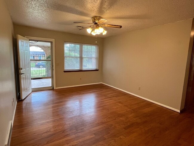 Building Photo - Cute 3 bed 1.5 Bath in Midwest City