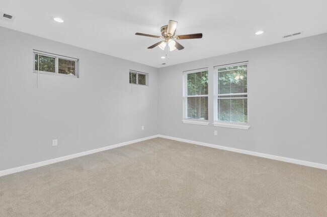 Building Photo - 6906 Glenn Dale Rd