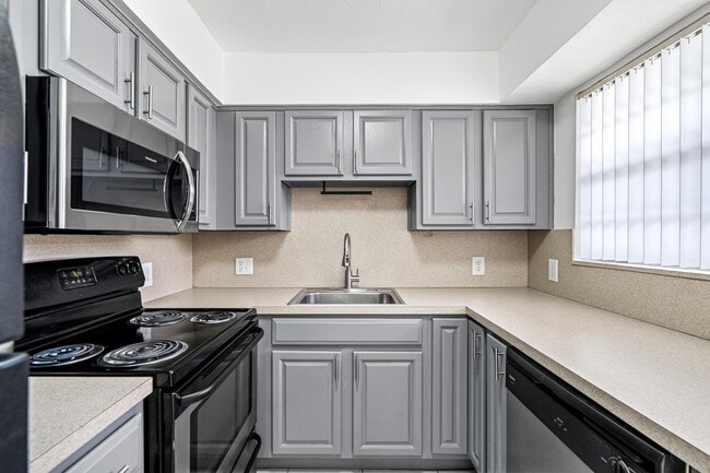 Building Photo - 1908 NW 4th Ave