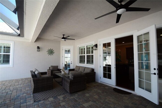 Building Photo - 16 Montilla Pl
