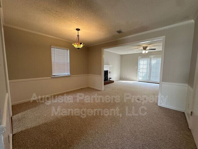 Foto del edificio - 2448 Riverlook Dr