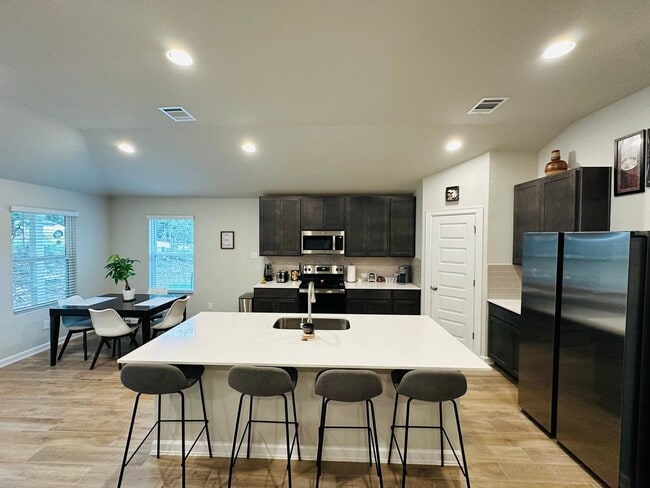 Building Photo - 3 Bedroom Single Family Home in Lago Vista