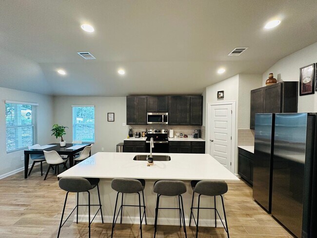 Foto del edificio - 3 Bedroom Single Family Home in Lago Vista