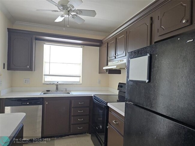 Building Photo - 9949 Sandalfoot Blvd