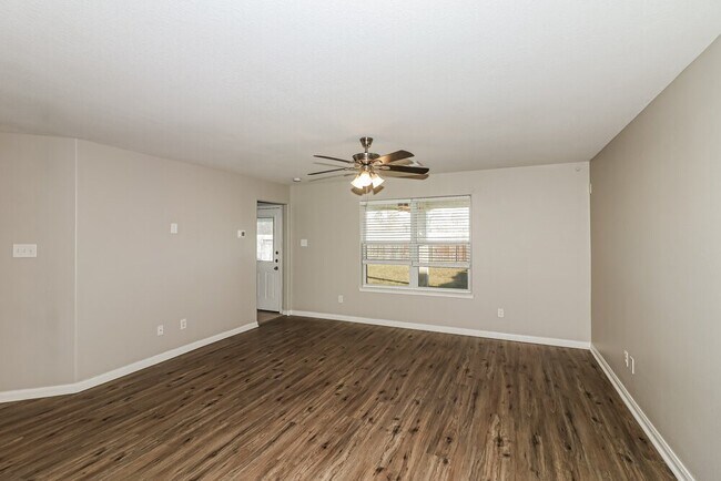 Foto del edificio - 2131 Golden Topaz Dr