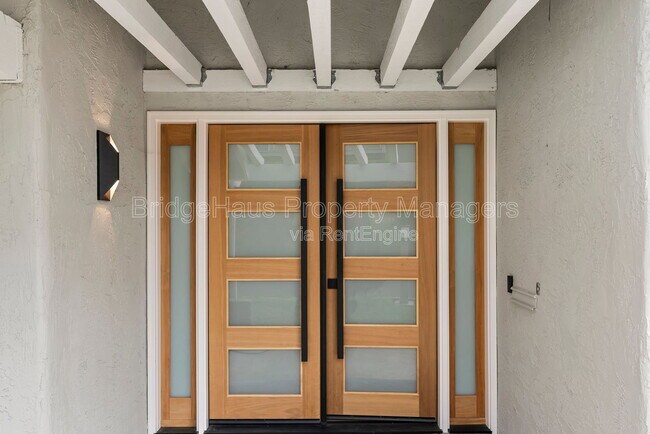 Building Photo - 2143 Caminito San Martin