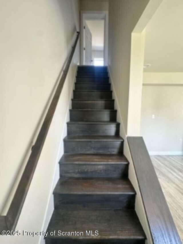 Foto del edificio - 275 Railroad Ave