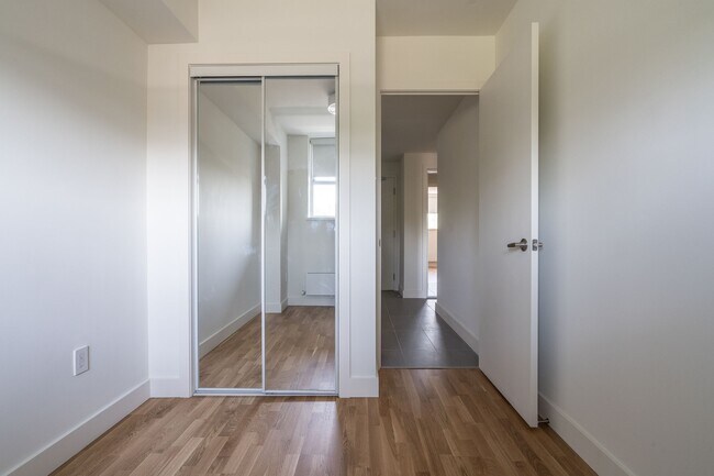 Building Photo - 230 Oak St