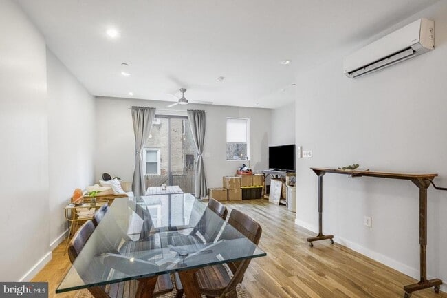 Building Photo - 1306 Hope St