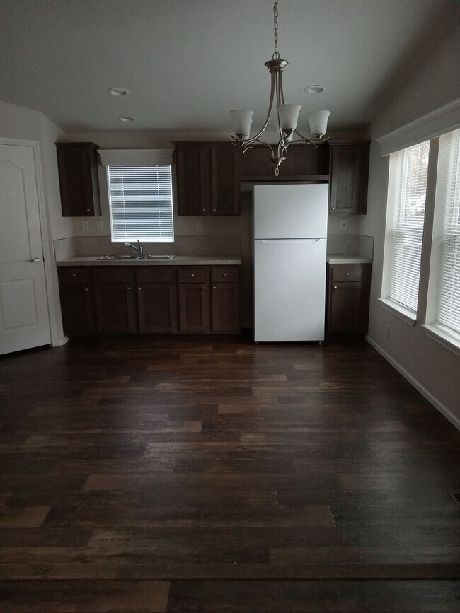 Building Photo - 47719 Fairyglen -3 bedroom / 2 Bath in Oakridge