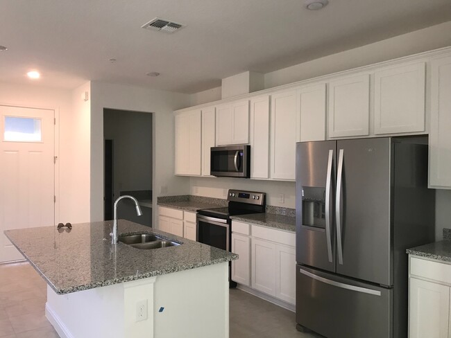 Building Photo - 3 Bedroom 2.5 Bathroom Townhouse at Waterm...