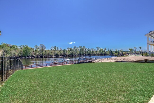 Foto del edificio - 455 Harbour View Dr