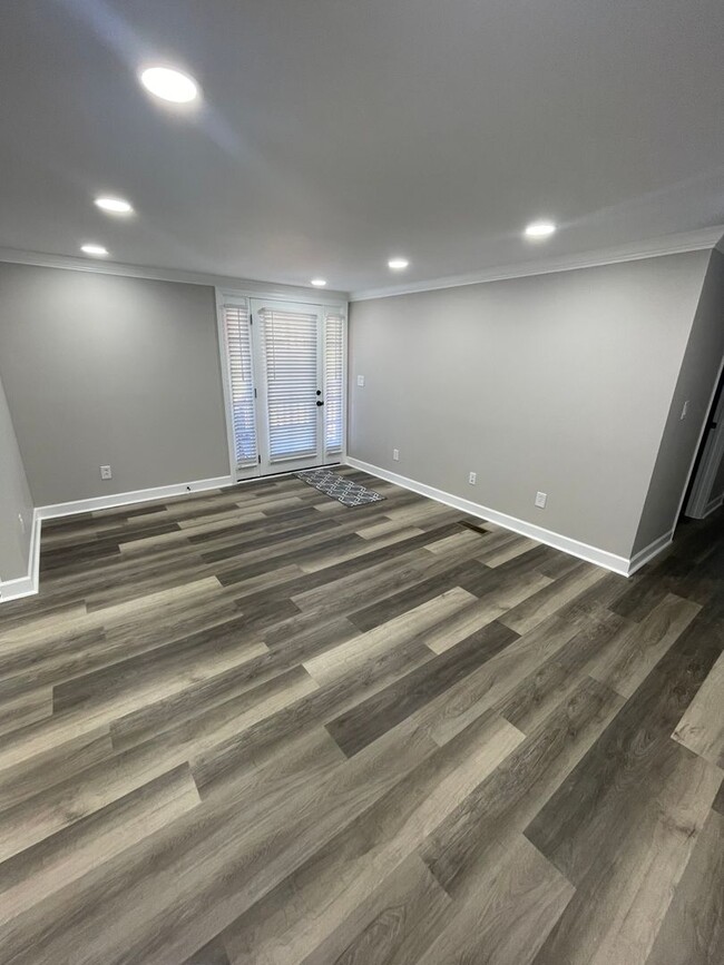 Building Photo - Newly Completely Renovated 3/2 in Quiet Area!