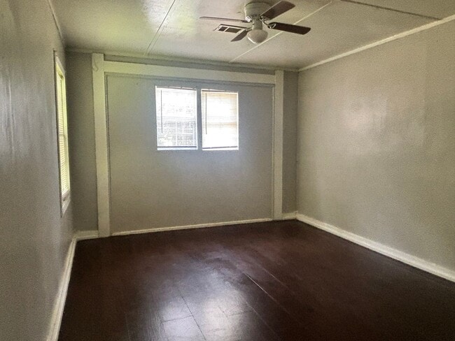 Building Photo - 1452 Woody Dr