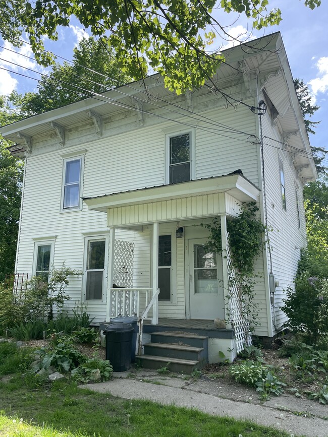 Building Photo - 89 Riverside Dr