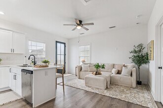 Building Photo - 211 Cicero St