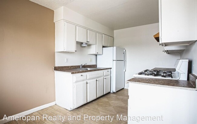 Building Photo - 2 br, 1 bath House - 5228 Pebble Beach #D