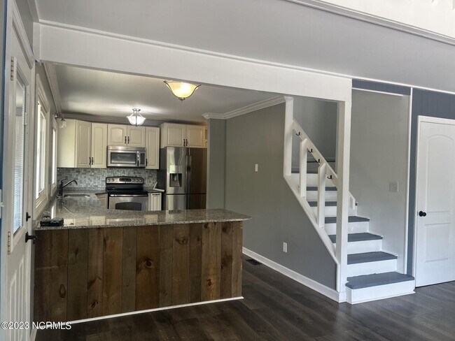 Building Photo - 108 Juniper Ct
