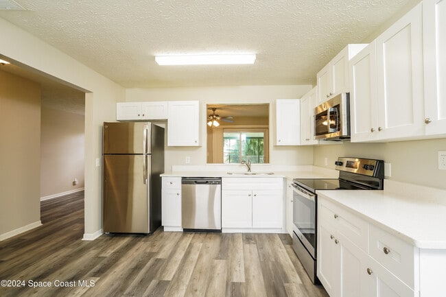 Building Photo - 456 SW Molloy St