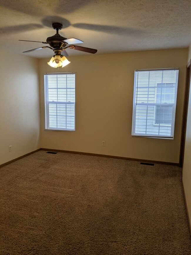 Building Photo - 3 BR, 2 BA home on the northside near shopping