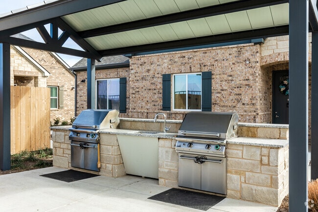 Outdoor Kitchen & BBQ - Christopher Todd Communities Celina Park