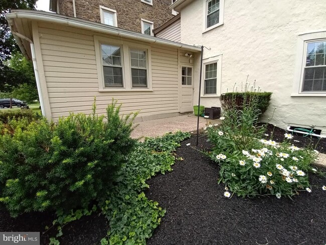 Building Photo - 1926 Hilltown Pike