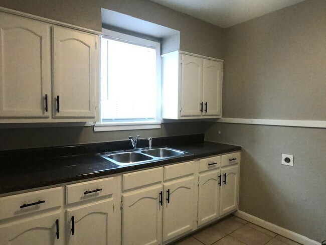Building Photo - Very Nice Newly Rehabbed Home in S. Memphis