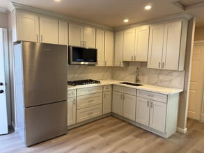 Building Photo - 1924 Camargo Dr