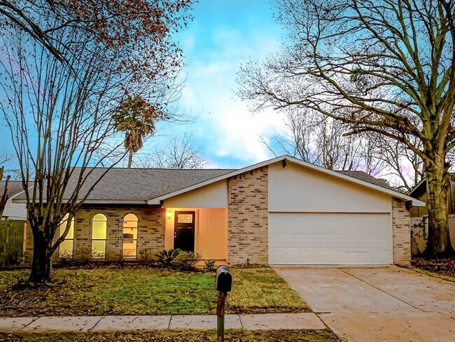 Building Photo - 4031 Lost Oak Dr