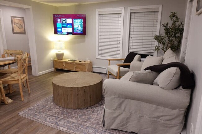 Building Photo - 301 Portsmouth Ave