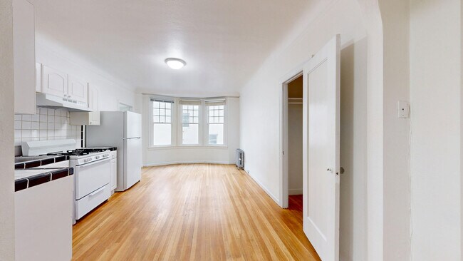 Building Photo - 666 O'Farrell St