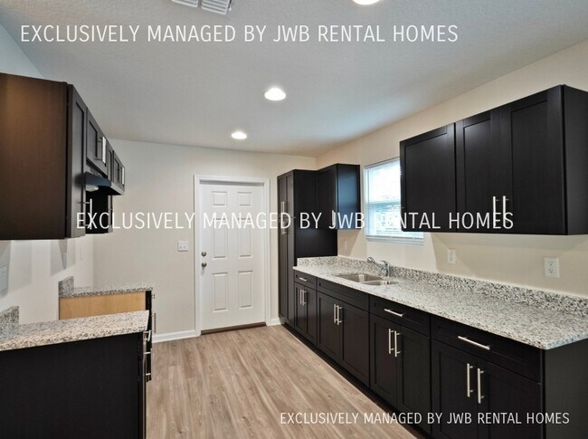 Building Photo - 2559 Orion St