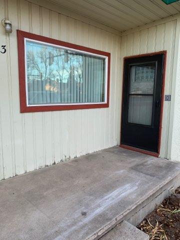 Primary Photo - 13 E Cheyenne Rd
