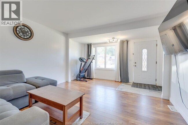 Building Photo - 3074 Lloyd George Blvd