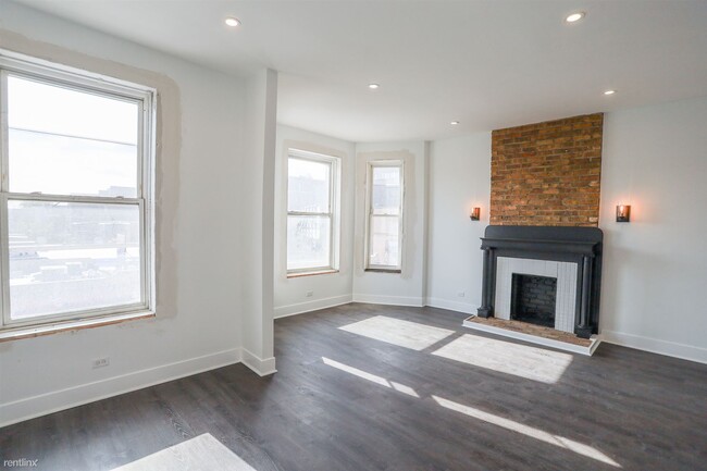 Building Photo - 2 br, 1 bath Condo - 948 W Addison St