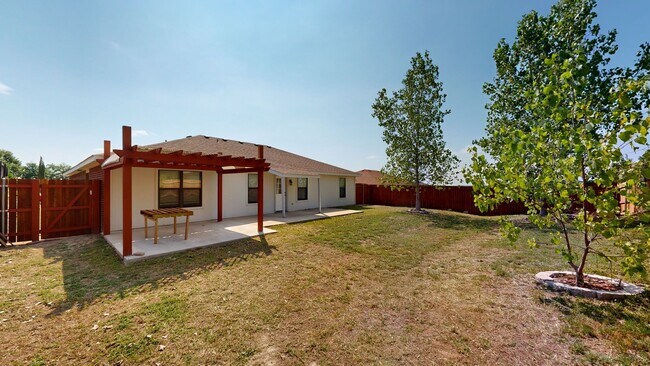 Building Photo - Completely repainted 4 bedroom ALL TILE ho...