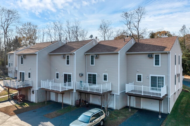 Building Photo - 7 Starrwood Dr