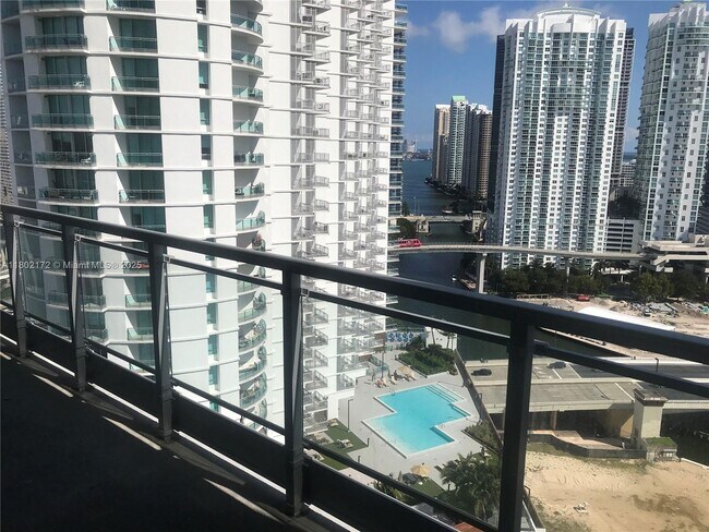 Foto del edificio - 90 SW 3rd St