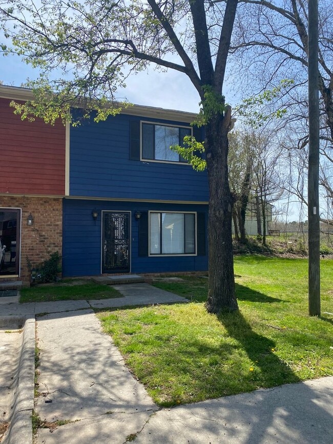 2 bedroom, 1.5 bath end unit Townhouse near Forest Hills Shopping Center and Downtown Durham NC - 2 bedroom, 1.5 bath end unit Townhouse near Forest Hills Shopping Center and Downtown Durham NC