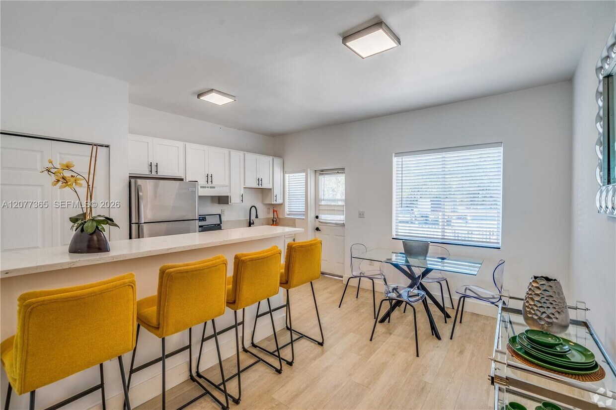 Foto del edificio - 290 NE 51st St