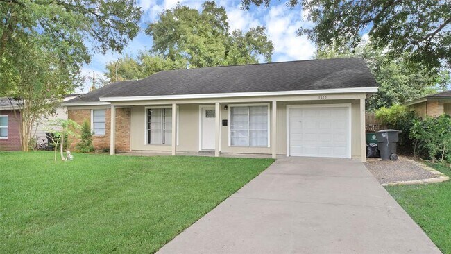 Building Photo - 8619 Norton Dr
