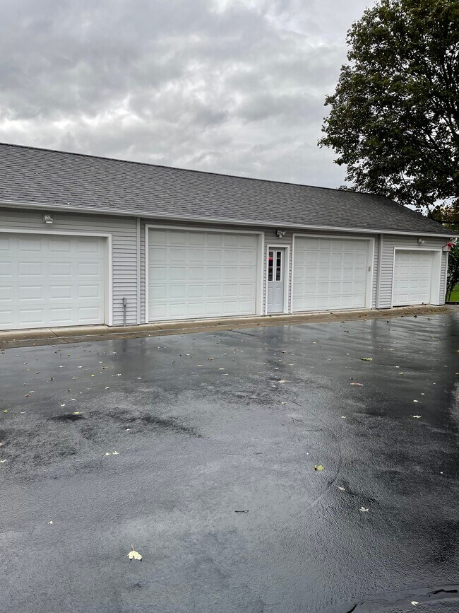 Building Photo - 259 Cayuta St