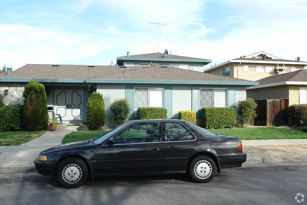 Primary Photo - 1348 Essex Way
