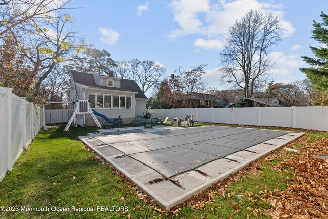 Building Photo - 409 Wells Ave