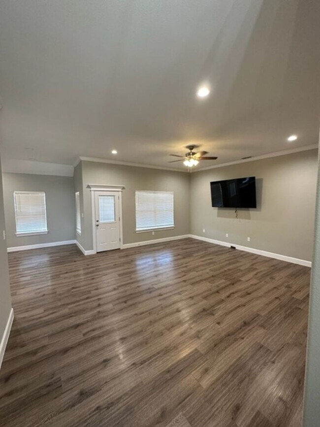Foto del edificio - 7010 COLDWATER DRIVE