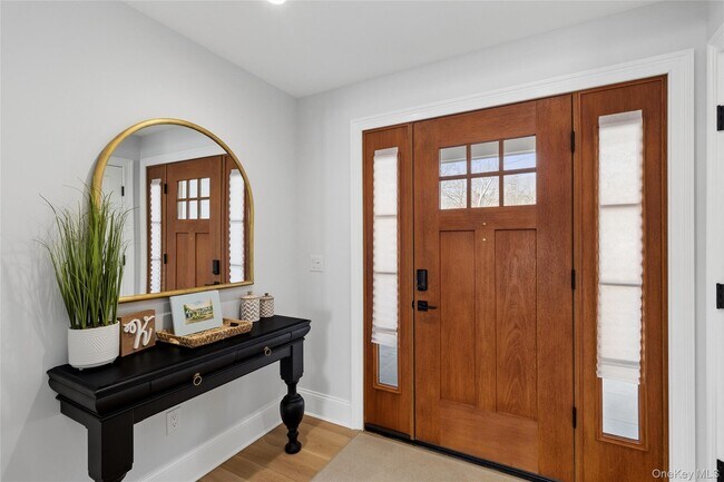 Building Photo - 47 Old Riverhead Rd