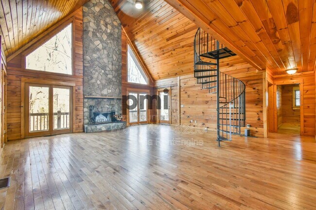 Foto del edificio - 461 River Estates Rd